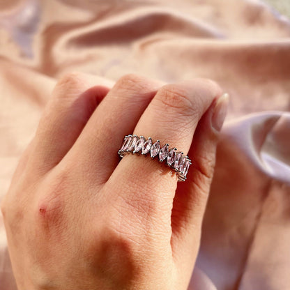 [Luxora]Wunderschöner Tennisring im Marquise-Schliff