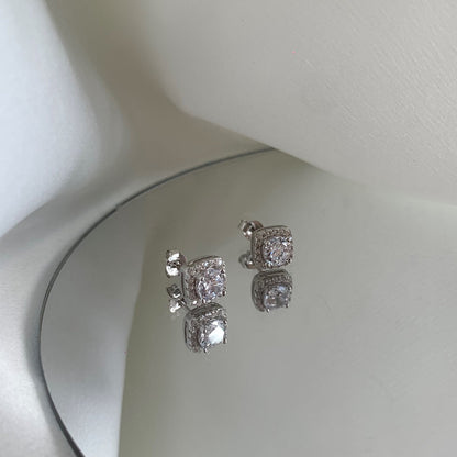 [Luxora]Classic Round Center Stone Stud Earrings