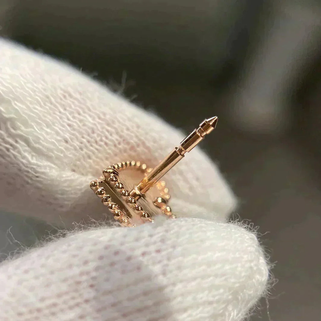 [Luxora]HEART CARNELIAN STUD EARRINGS