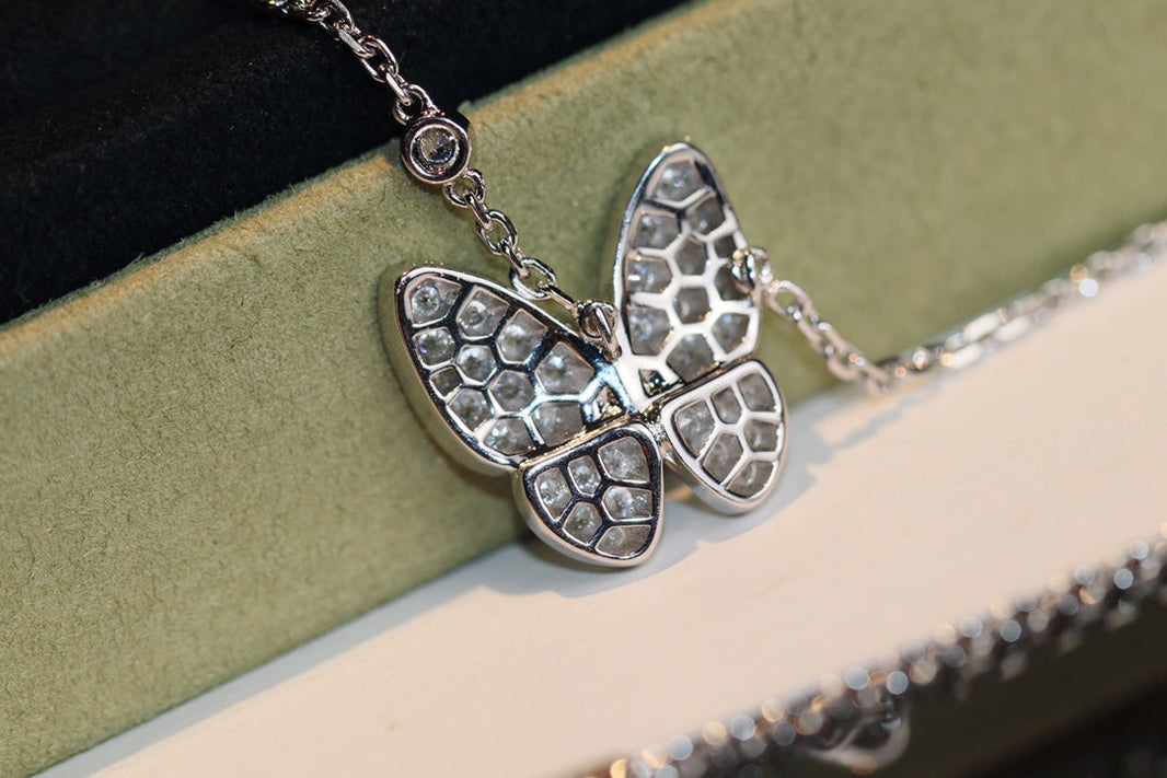 [Luxora]BUTTERFLY DIAMOND NECKLACE