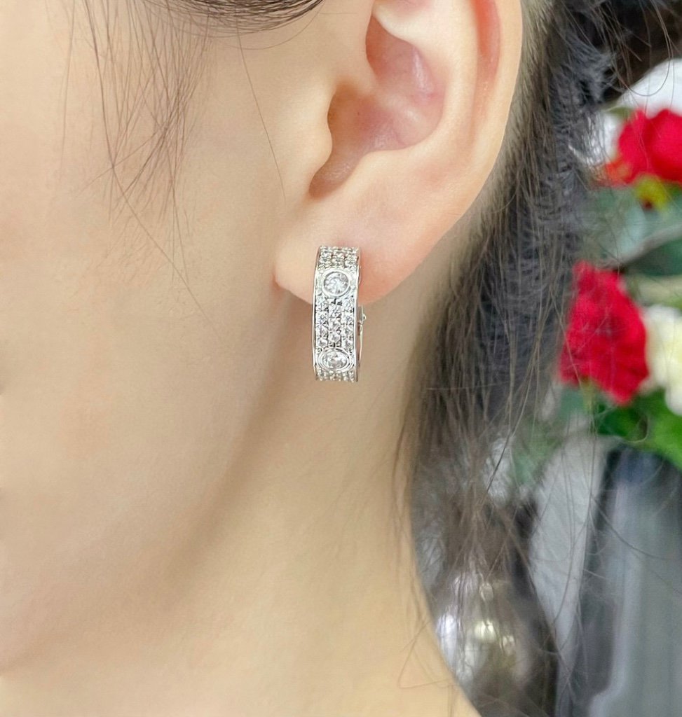 [Luxora]LOVE 5.5MM DIAMOND PAVED EARRINGS