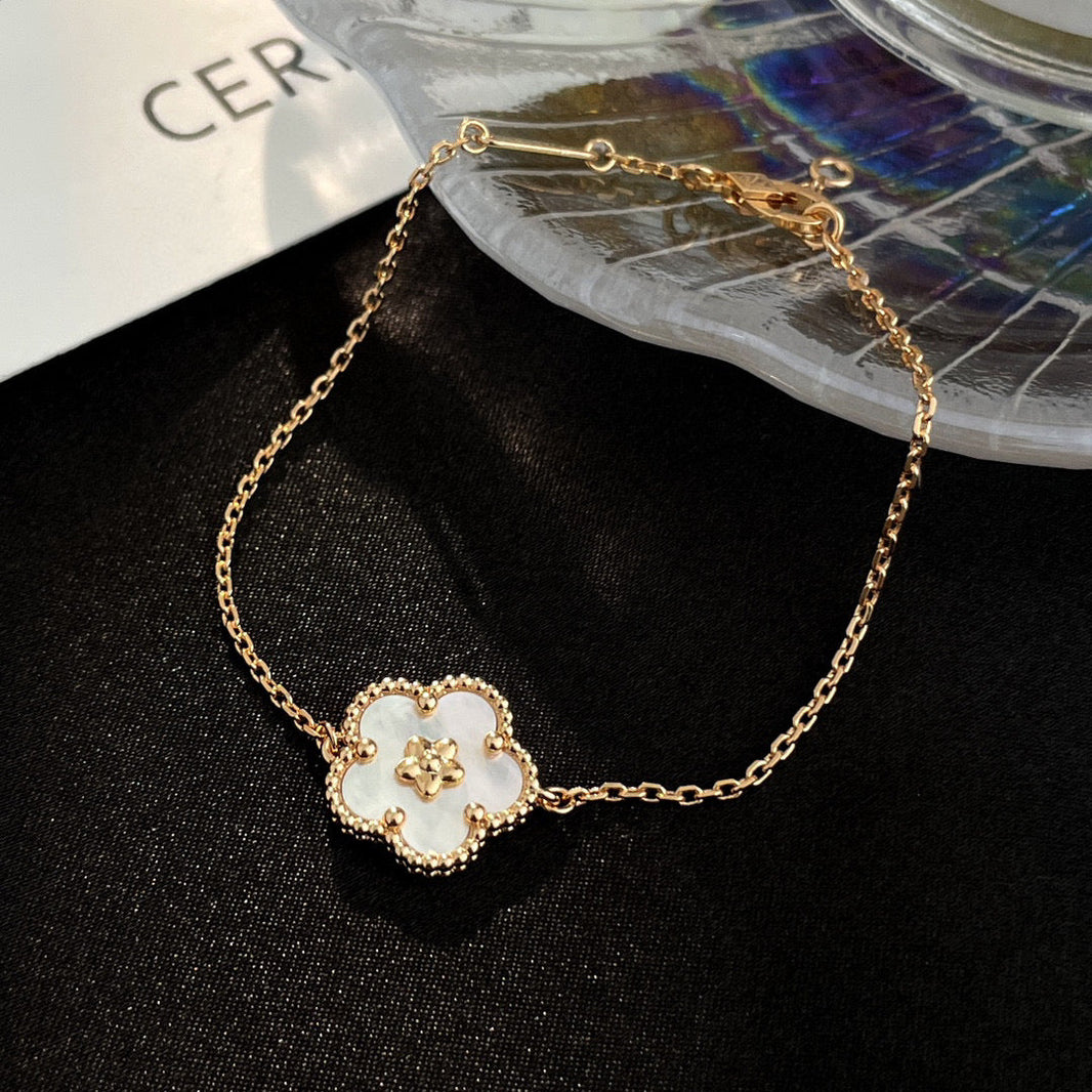 [Luxora]LUCKY WHITE MOP PLUM BLOSSOM  BRACELET