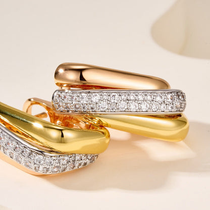 [Luxora]TRINITY HALF DIAMOND  CUSHION EARRINGS