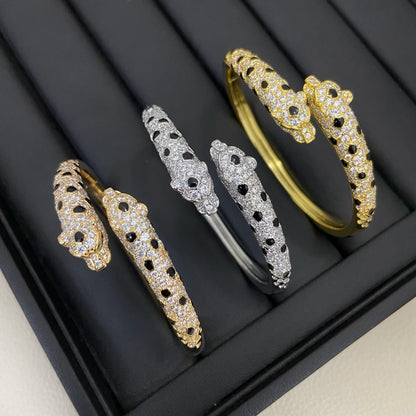 [Luxora]PANTHERE DOUBLE HEADED HALF DIAMOND OPEN BRACELET