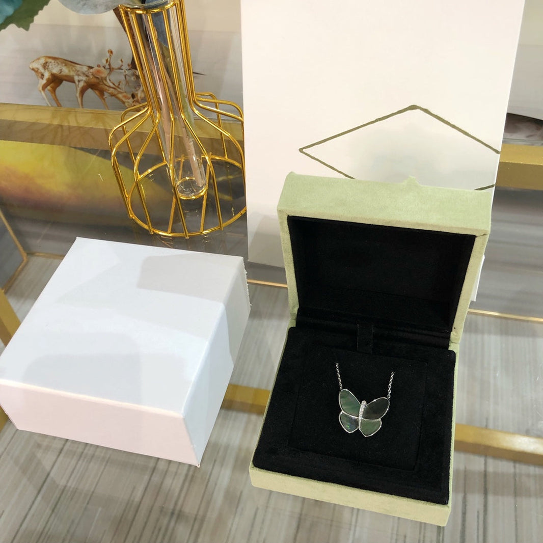 [Luxora]LARGE BUTTERFLY SILVER PENDANT DIAMOND NECKLACE