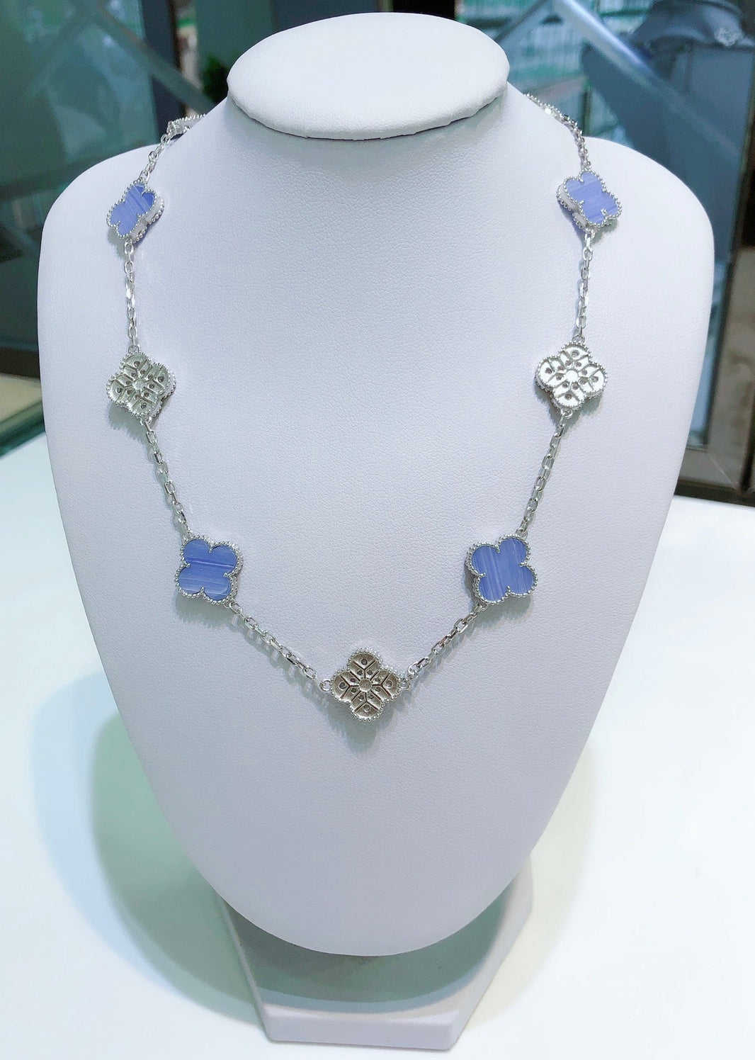 [Luxora]CLOVER 10 MOTIFS CHALCEDONY DIAMONDS SILVER NECKLACE
